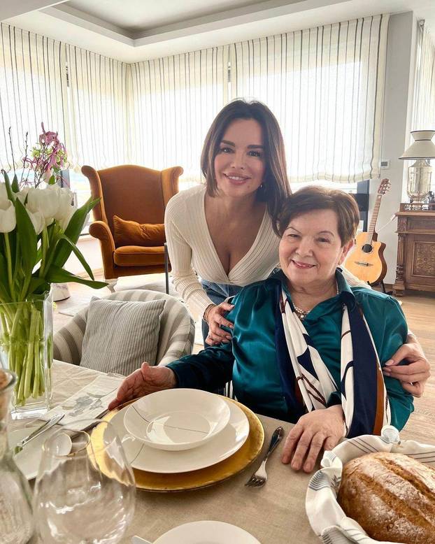 Zavirite u luksuzne kuće naših slavnih: Hauser uživa kraj Pule, Nina Badrić mir našla na Hvaru