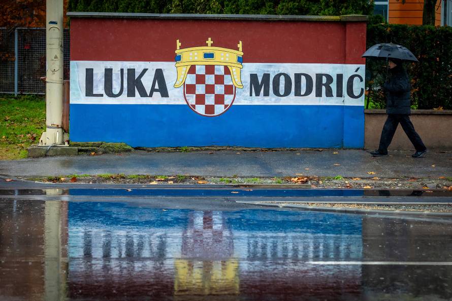 Mural posvećen Luki Modriću na cesti prema centru Osijeka