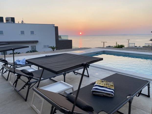 Prodaje se vila u Lunu s velikim bazenom: Cijena? Ma sitnica...