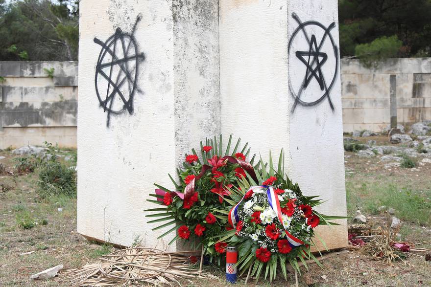 Išarali spomenik antifašistima u Šibeniku