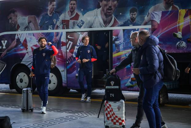 Zagreb: Odlazak hrvatske nogometne reprezentacije u Prag 
