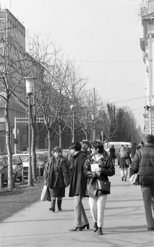 Zagreb: Mladi iskoristili lijep i sunčan dan za šetnju gradskim ulicama