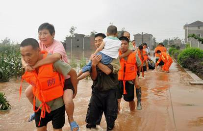 Kina: Poplave su ubile 34 ljudi, velika brana na testu