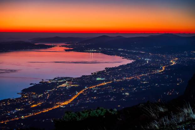 Bajkoviti zalazak sunca iznad Kozjaka