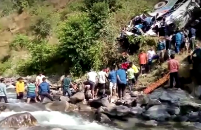 Tragedija u Indiji: Autobus upao u klanac, najmanje 36 ljudi je poginulo. Šest je ozlijeđenih