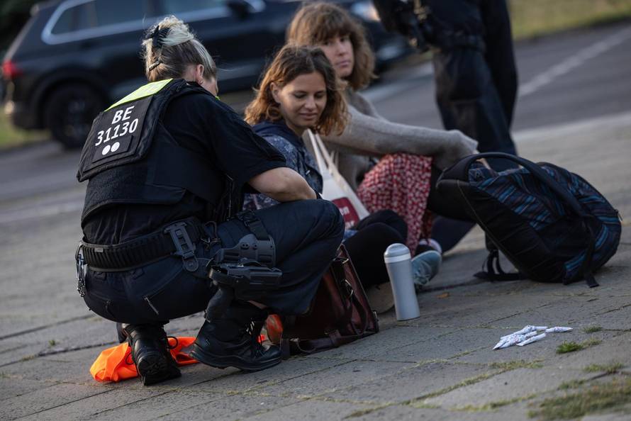 Berlin: Policija uklanjala asfalt kako bi otjerala aktiviste Posljednje generacije