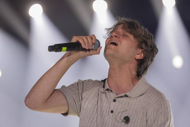 Zagreb: U Areni Zagreb održan koncert "Progledaj srcem"