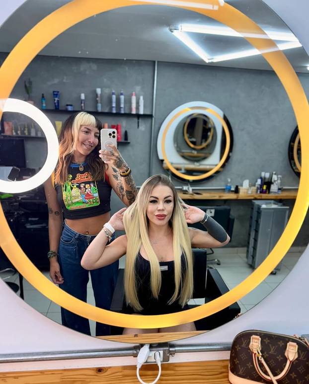 FOTO 'Potrošila sam više od 50 tisuća dolara da bi izgledala kao žena nogometaša. Sretna sam!'