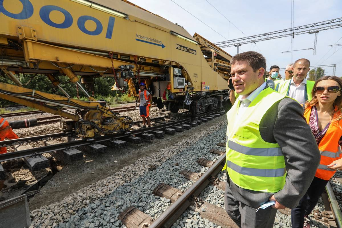 Ministar Butković: U željeznicu se ulaže 1,5 milijardi eura...
