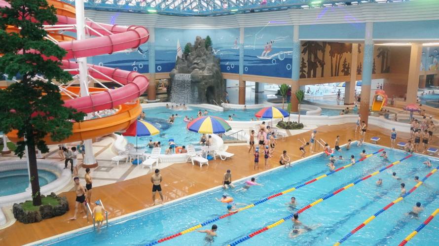 Bazeni, tobogani, pivovara...: Elita Sj. Koreje uživa u 'raju'