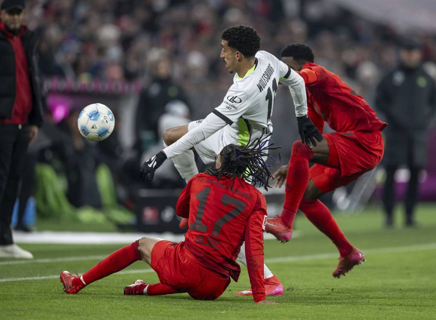 GER, FC Bayern Muenchen vs. VfL Wolfsburg, Fussball, Bundesliga, 18. Spieltag, Spielzeit 2024/2025, 18.01.2025.