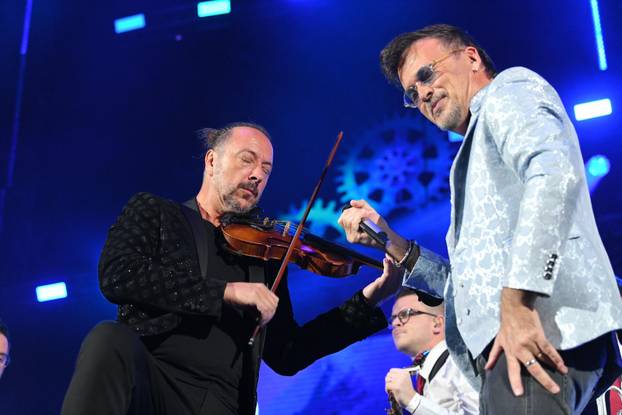 Gibonni drugim koncertom u Beogradu oduševio stajlingom 