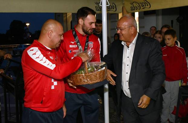 FOTO Pogledajte svečani doček Veočića nakon osvajanja bronce na Svjetskom prvenstvu u boksu