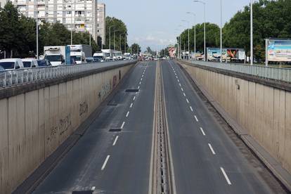 FOTO Ljudi se vraćaju u Zagreb, radovi još traju: Ovako je jutros bilo na podvožnjaku kod Savske