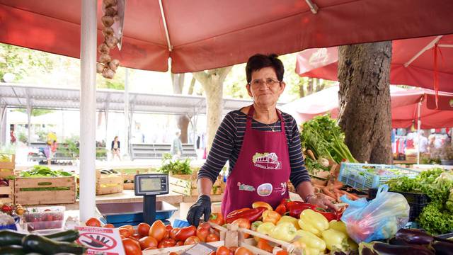 Pula: Borika Petrović već 50 godina prodaje povrće na gradskoj tržnici