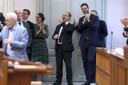 FRKINE BAJKE Kako je napisao hvalospjeve Plenkovi&cacute;u i EU, ali i pre&scaron;utio ove klju&ccaron;ne probleme