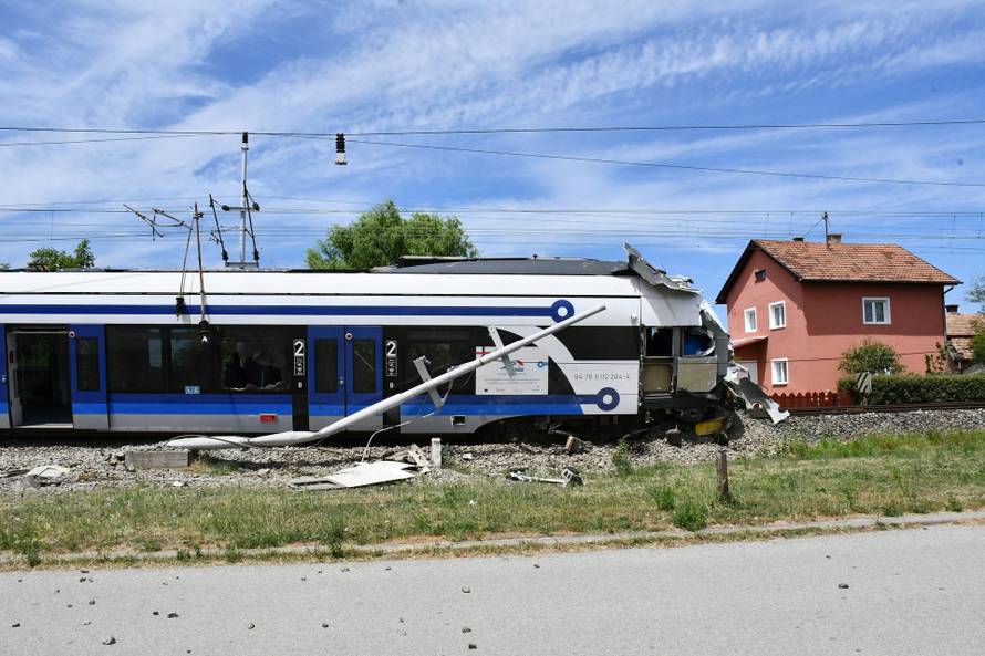 Vozač koji je poginuo u naletu vlaka kod Sl. Broda nije stao na zvučnu i svjetlosnu signalizaciju