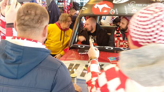 FOTO Navijačka ludnica u Rigi: Evo kakva je atmosfera u Latviji uoči važne utakmice 'vatrenih'