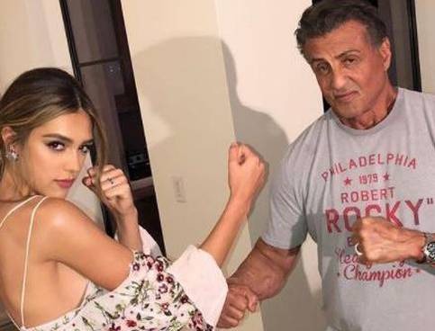 Uživa s 'curama' u Francuskoj: Sylvester Stallone na odmoru