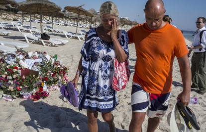 Preživjeli: U Tunisu je bilo više naoružanih napadača na plaži