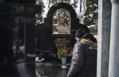 Nakon završetka rata, nasilni muškarci vratili su se kući, a s njima su došli teror i ludilo