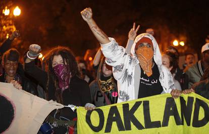 Suzavcem na prosvjednike: U Oaklandu uhitili skoro 100 ljudi