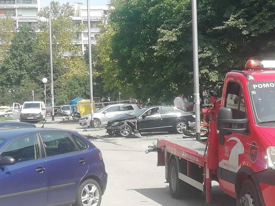 U Dugavama eksplodirao auto parkiran na invalidskom mjestu