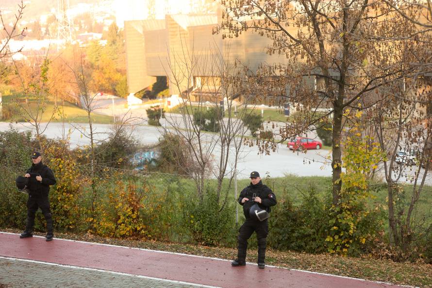 Sarajevo: Velik broj policije kod dvorane Zetra gdje će biti odigrana utakmica Eurolige između Dubaija i izraelskog Hapoela