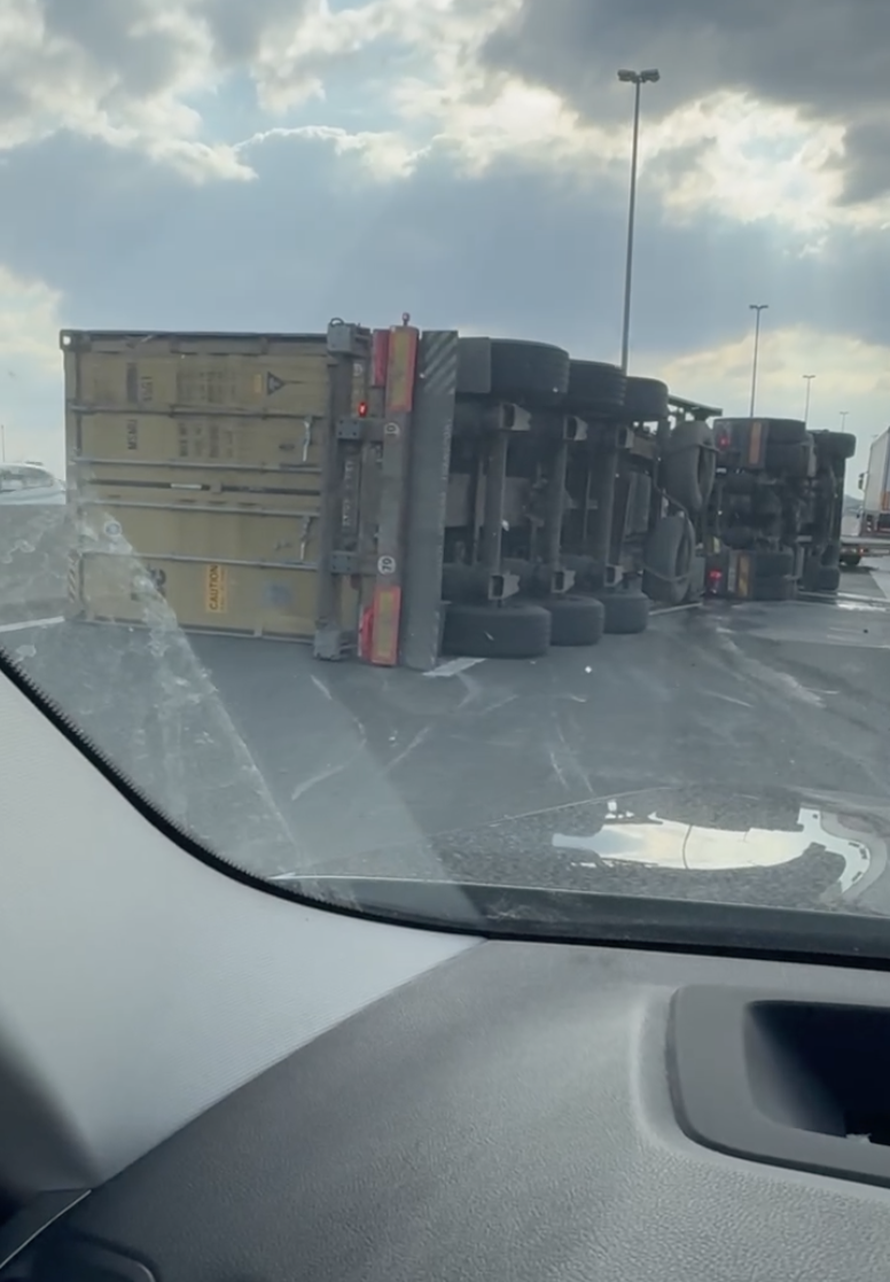 FOTO Kaos na A1: Zbog prevrtanja kamiona, kod Karlovca kolona od 7 kilometara