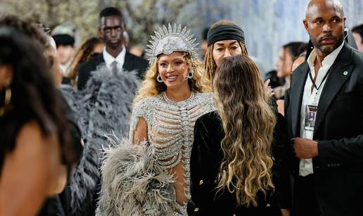 ANKETA Beyonce na Met Gali nakon &ccaron;ak 10 godina: Kakav vam je njen outfit - top ili flop?