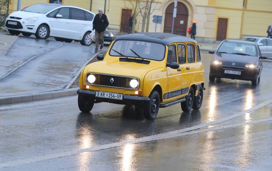 Produženi Renault 4 ima šest kotača i najveći prtljažnik...