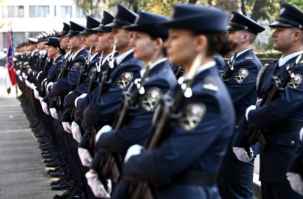 Zagreb: Zoran Milanović stigao na sastanak s načelnikom Glavnog stožera OSRH i suradnicima 