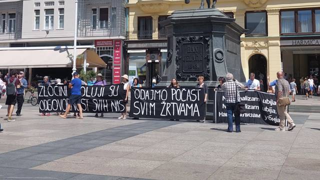 FOTO Na zagrebačkom trgu  antiratni skup: 'Zločini u Oluji su odgovornost svih nas!'