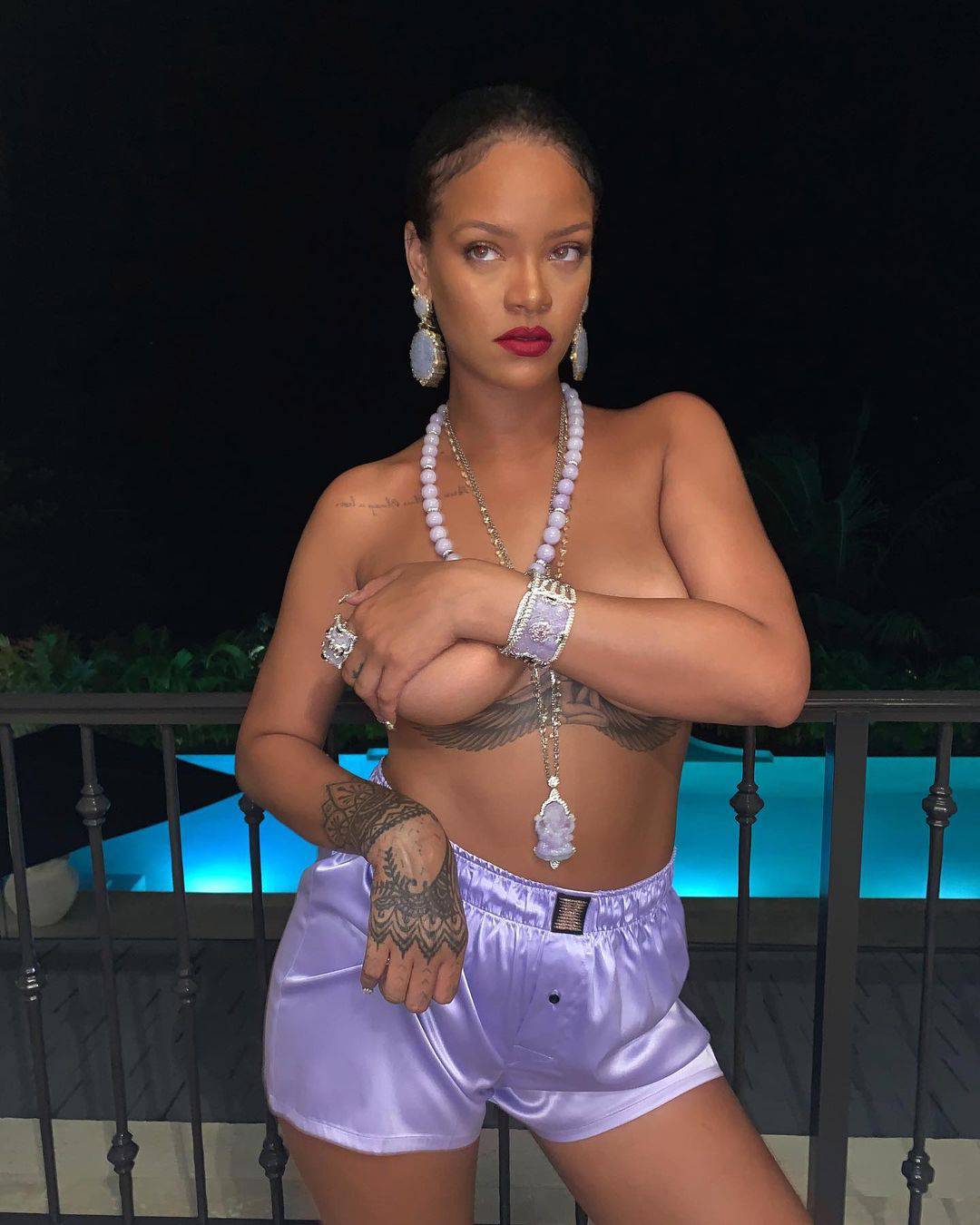 Rihanna i Nicki pozirale u seksi izdanjima: Tko tu koga kopira?