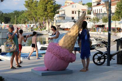 FOTO/VIDEO Festival sladoleda u Njivicama oduševio turiste