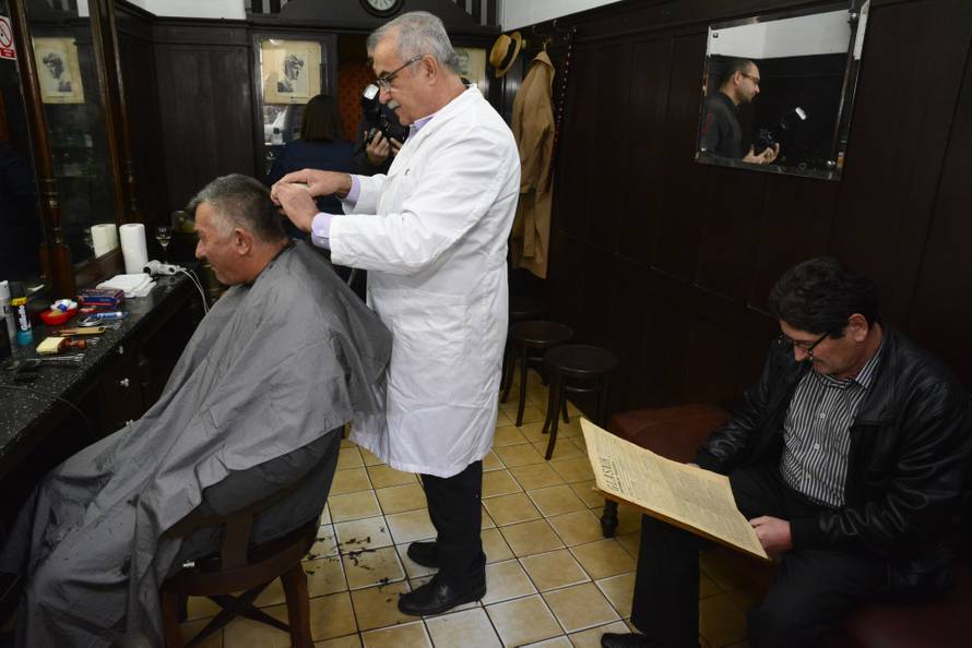 Najstarija brijačnica u Slavoniji ponovno je otvorila svoja vrata