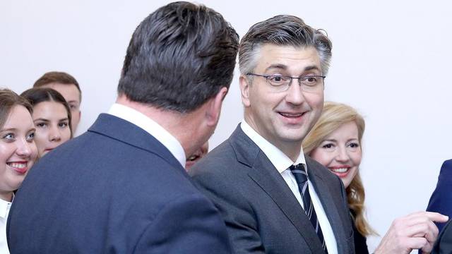 Zagreb: Dobro raspoloÅ¾eni Andrej PlenkoviÄ odlazi iz Sabora