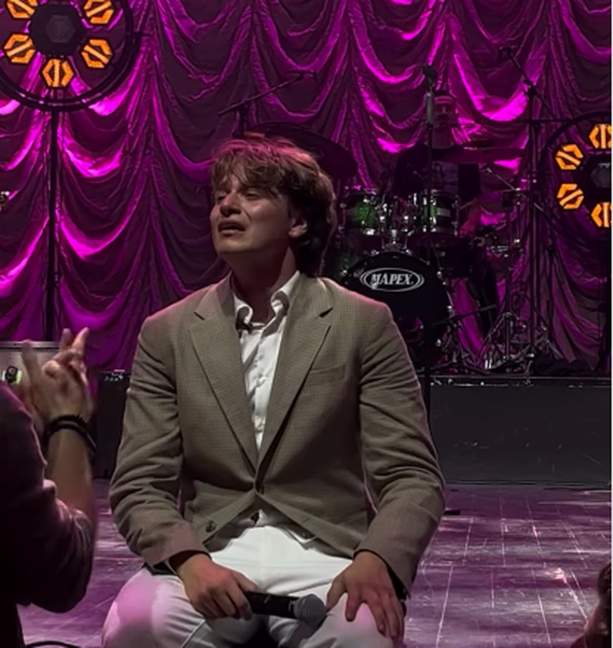 VIDEO Naš mladi glazbenik Jakov Jozinović rasplakao se u prepunoj dvorani u Beogradu