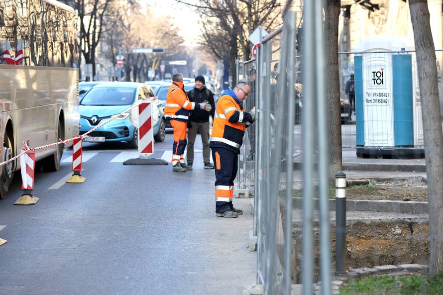 Zagreb: Pod jakim policijskim osiguranjem nastavljena izgradnja podzemnih spremnika u Žerjavićeva