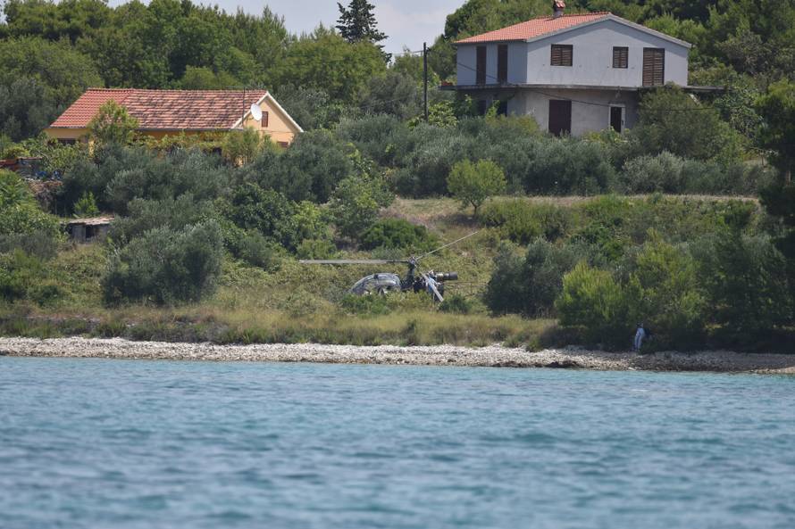 Dijelovi padali s helikoptera, prisebni pilot spasio putnike