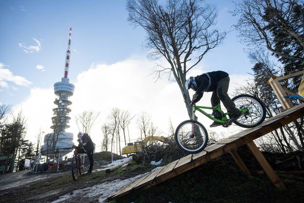 Zagreb: Sunčana nedjelja na Sljemenu 