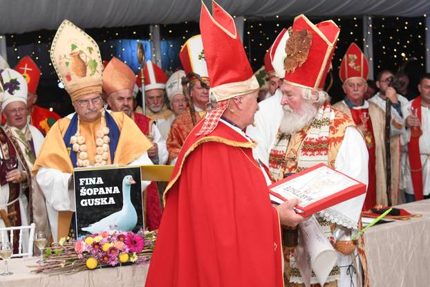 Križevci: Krštenje vina okupilo je 50-ak biskupa Svetih Martina iz cijele Hrvatske