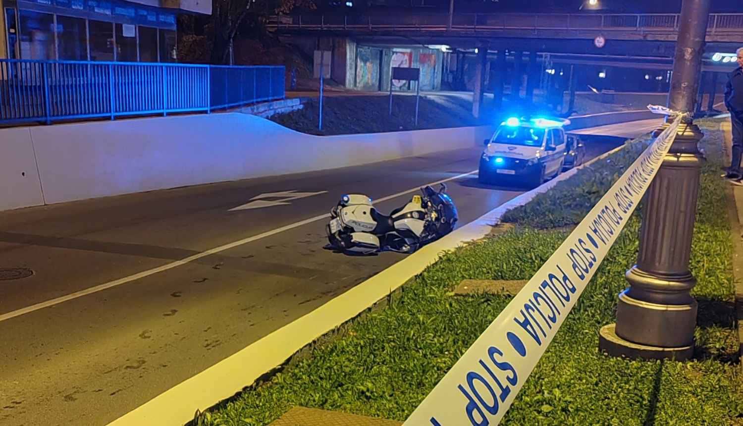 Policajac na motociklu naletio na pješaka u Karlovcu. Umro je