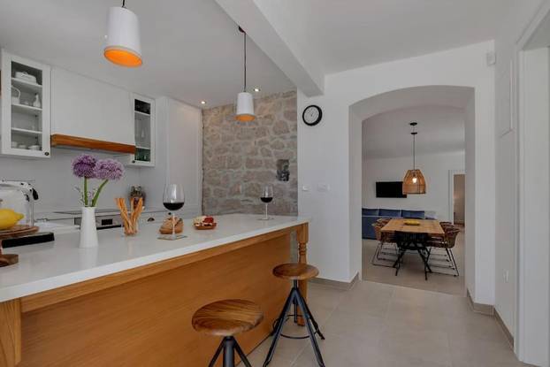 FOTO Kamena kuća stara više od stoljeća kod Makarske danas pruža odmor iz snova