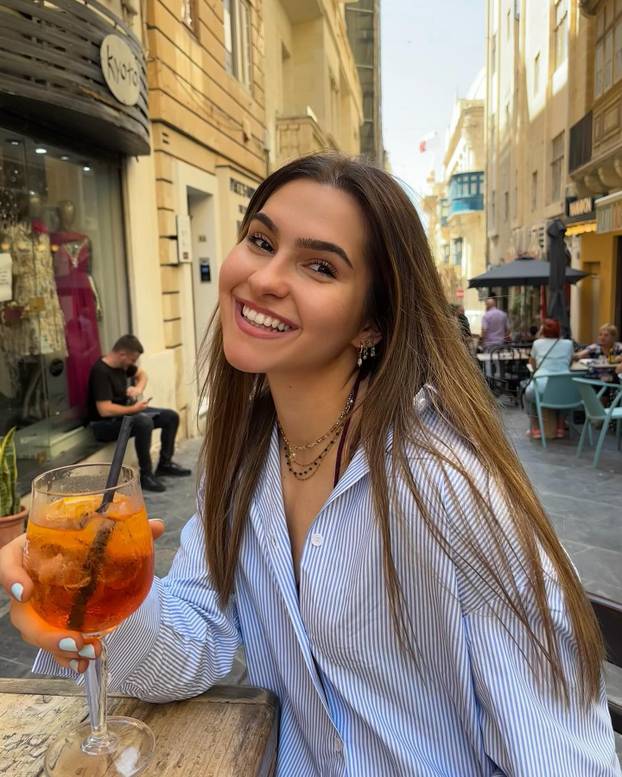 FOTO Francuska Hrvatica mami poglede svih navijača. Evo tko je mlada rukometašica Mia