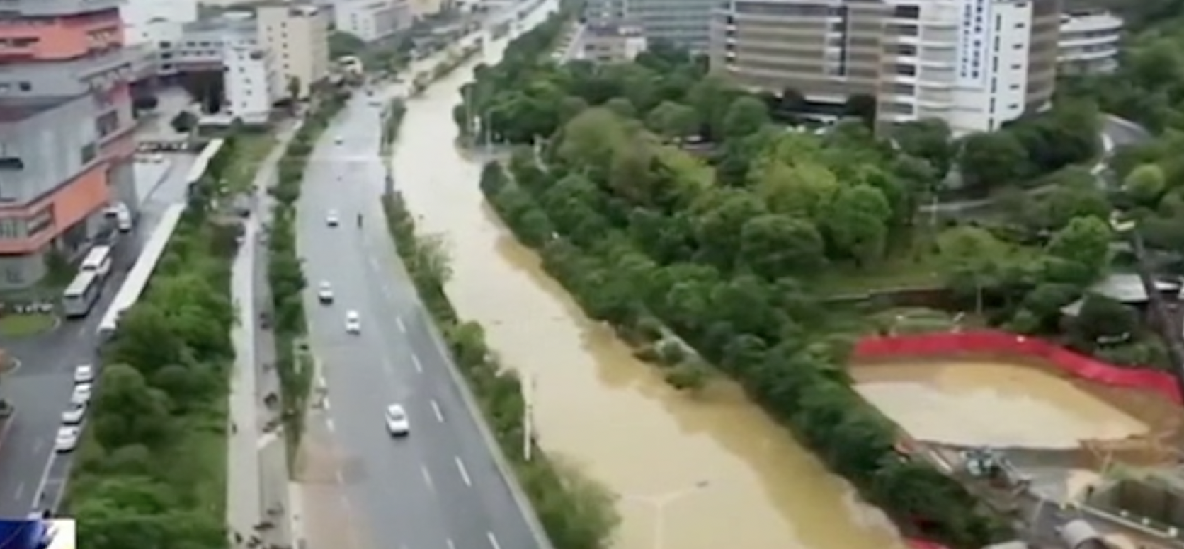 VIDEO Poplave u kineskoj pokrajini Guangdong, ljudi ostali zarobljeni na klizištima