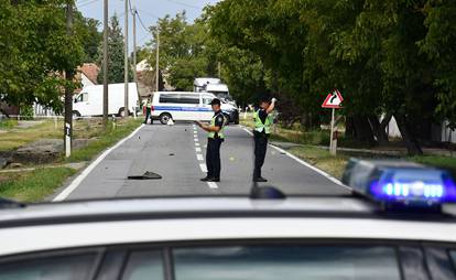 Slike strave i užasa: Poginuli mladići imali su 17 i 23 godine, motor je izletio iz automobila