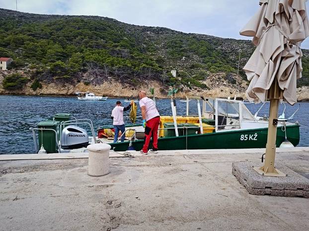 Ronioci i volonteri sudjelovali u eko akciji - čistili su podmorje kod Biševa