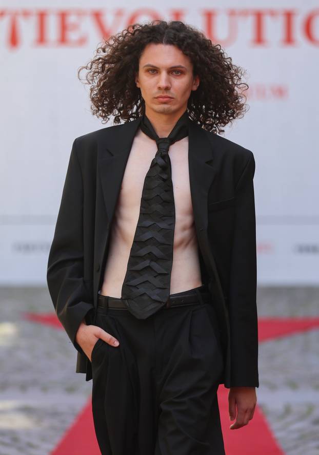 Zagreb: Modna revija povodom 400 godina nastanka kravate