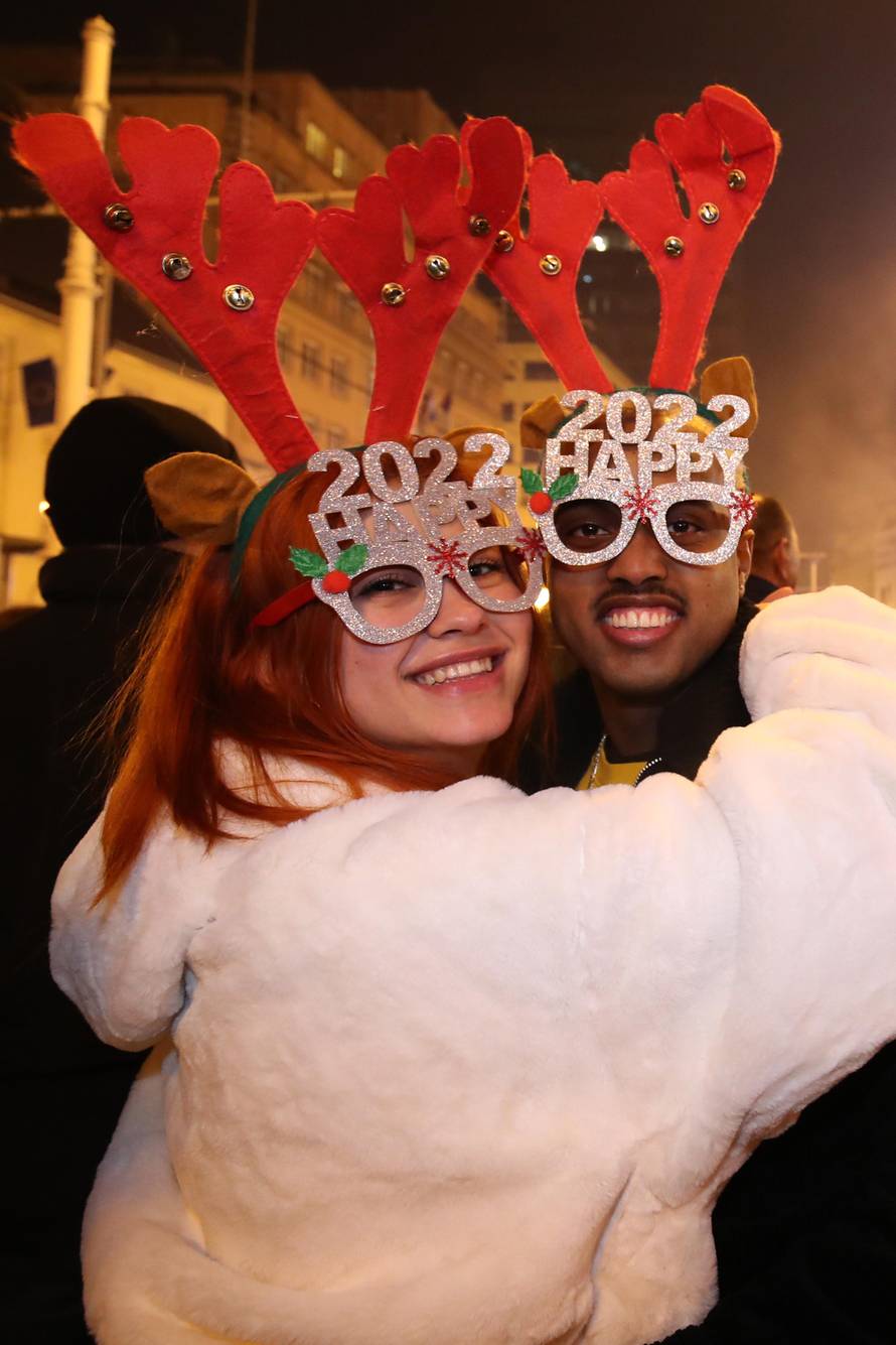 Zagreb: Vatromet iznad Trga bana Jelačića za doček 2022. godine